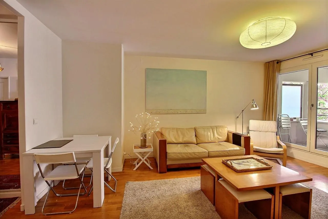 217361 - 6 Personnes A Paris